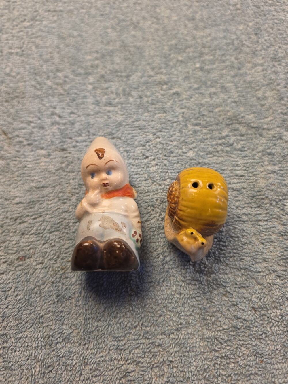 Vtg Anthropomorphic Shark & Snail Salt Pepper Shakers Japan Ceramic MCM Corks